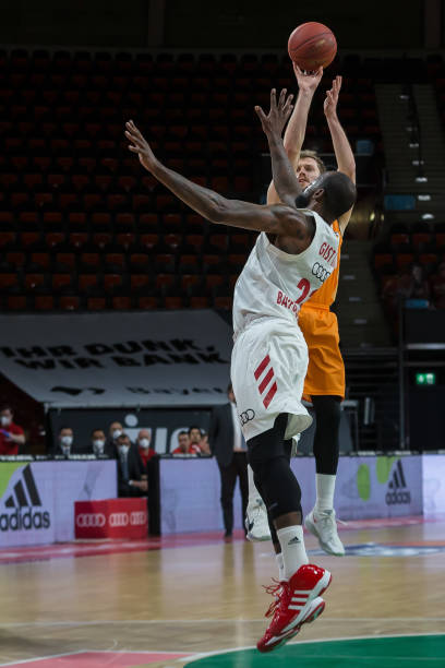 以称里夫斯 以称里夫斯