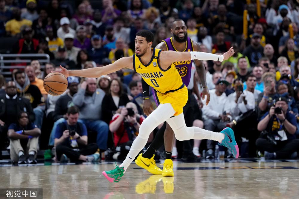 了阻止他冲 了阻止他冲